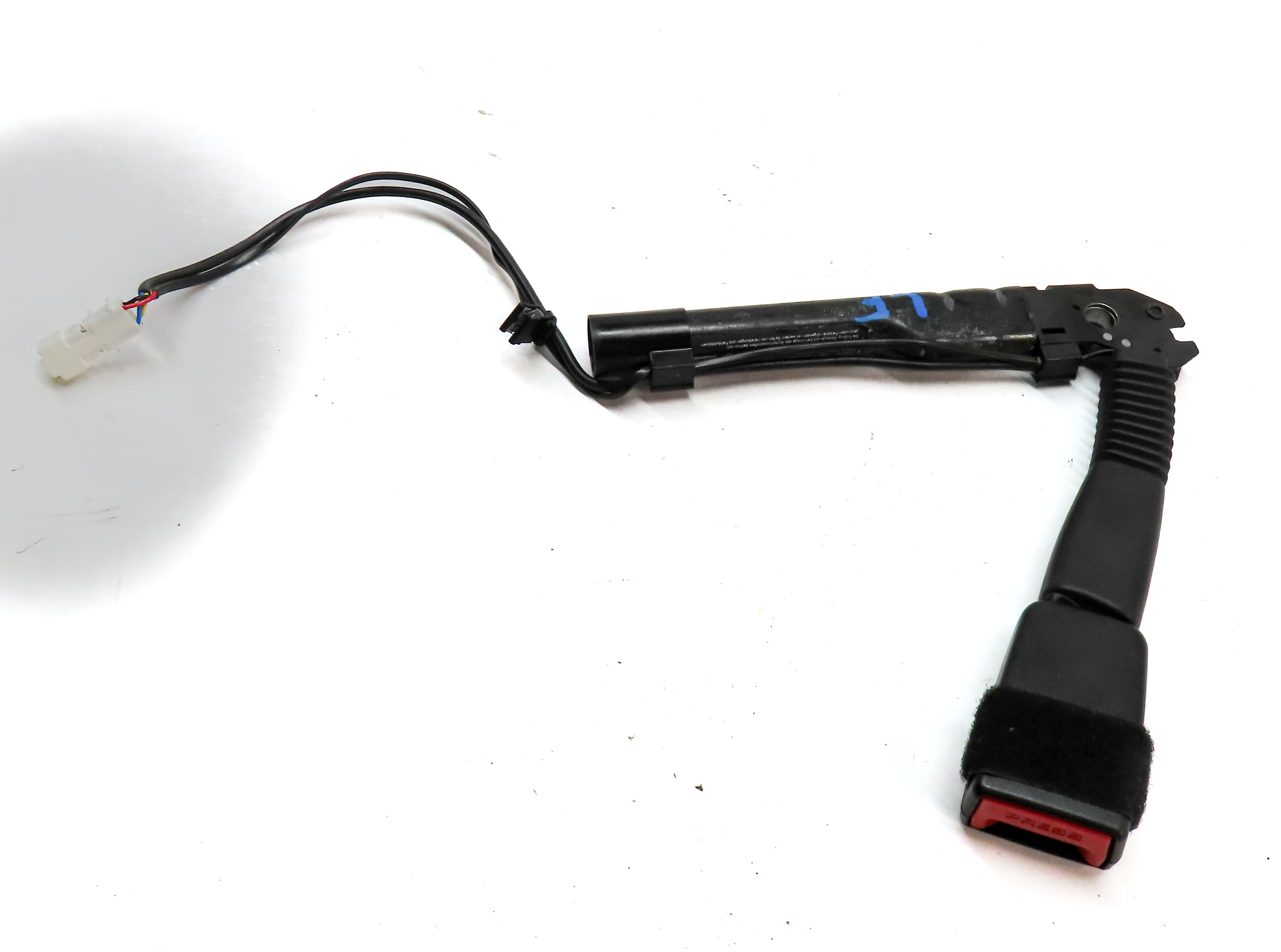 2012-2019 BMW 2 3 4 SERIES (F22 F30 F32) LEFT FRONT DRIVER SEATBELT RECEIVER — exact item pictured
